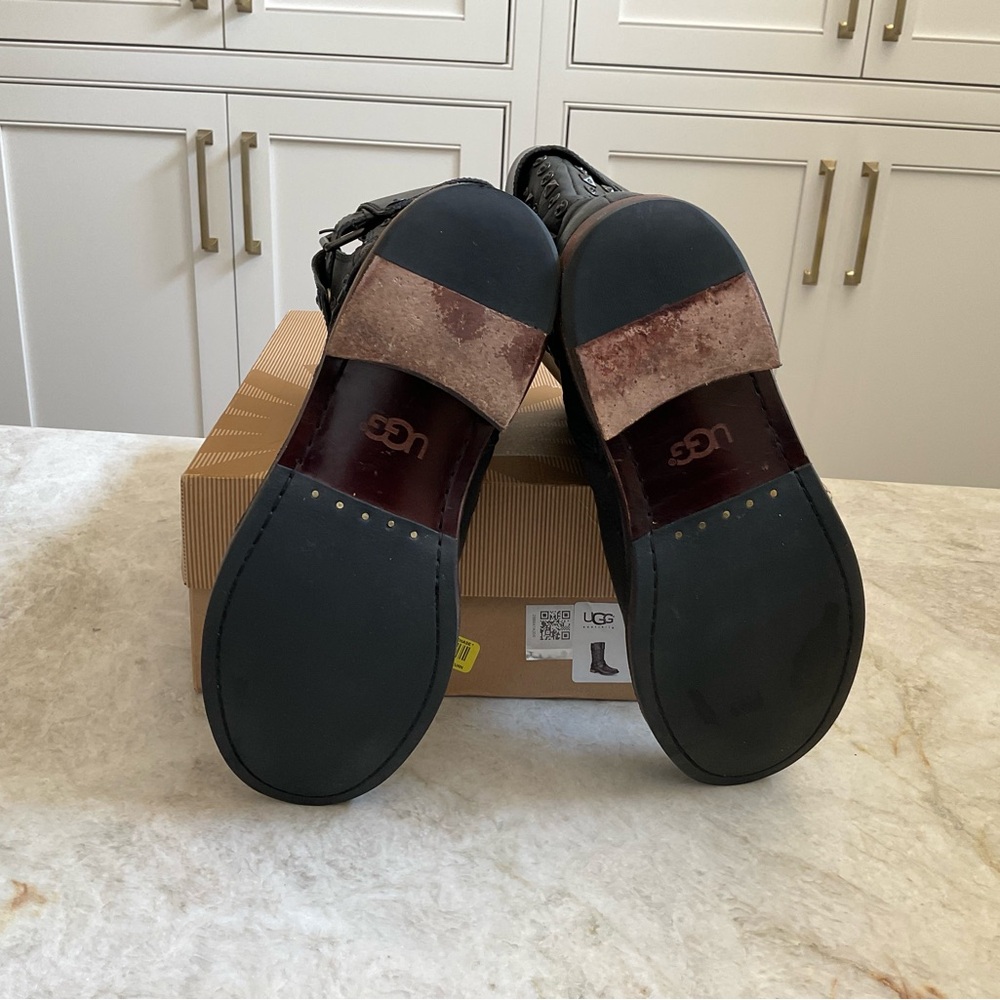 UGG BLACK LEATHER CONOR STUDS MOTO BOOTS - Picture 8 of 12